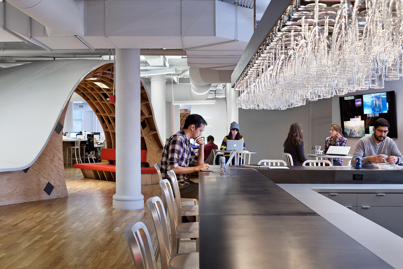 Illustration for article titled This gorgeous office has an endless desk made by robots